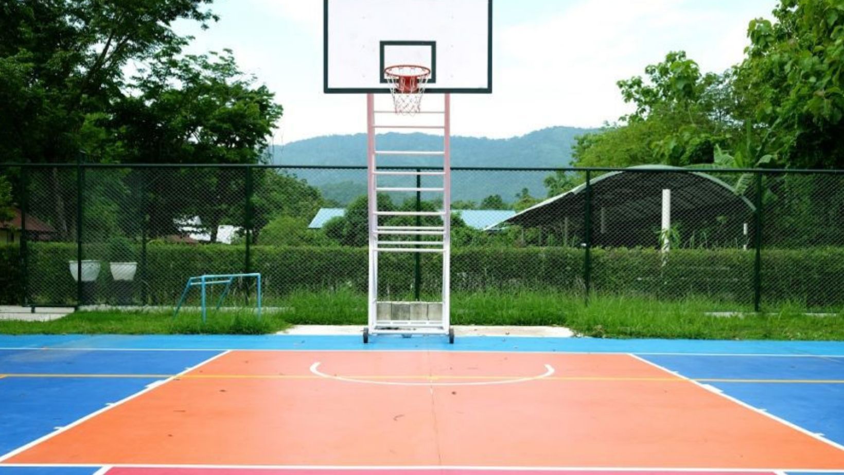 What features should Outdoor Basketball Court Tiles Structure System offer?